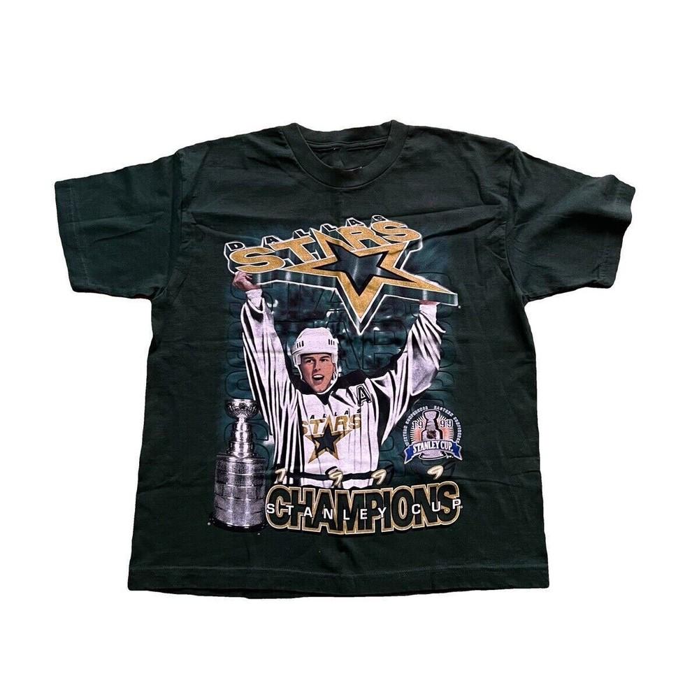 Dallas Stars Retro Staney Cup 1999 Champs Hockey T Shirt Black Gift Fans Reprint Unisex T-Shirt S
Dallas Stars Retro Staney Cup 1999 Champs Hockey T Shirt Black Gift Fans Reprint Unisex T-Shirt S