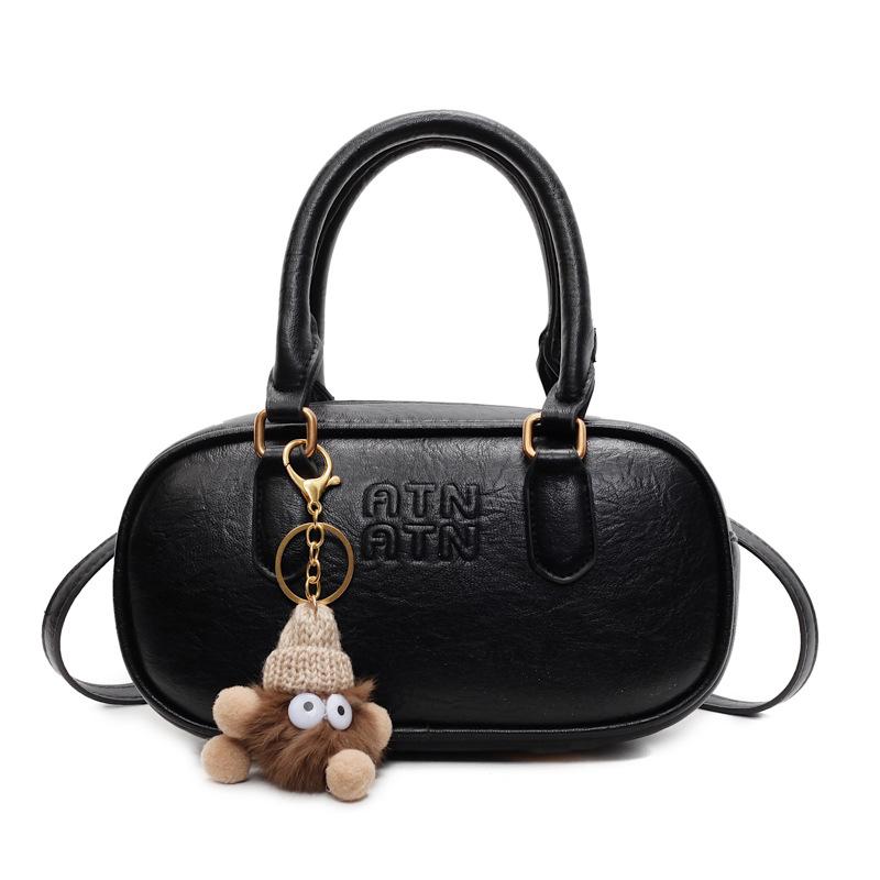 Niche fashion handbag bag women s new autumn and winter retro high-end baseball bag shoulder messenger bag no pendant
Niche fashion handbag bag women s new autumn and winter retro high-end baseball bag shoulder messenger bag no pendant