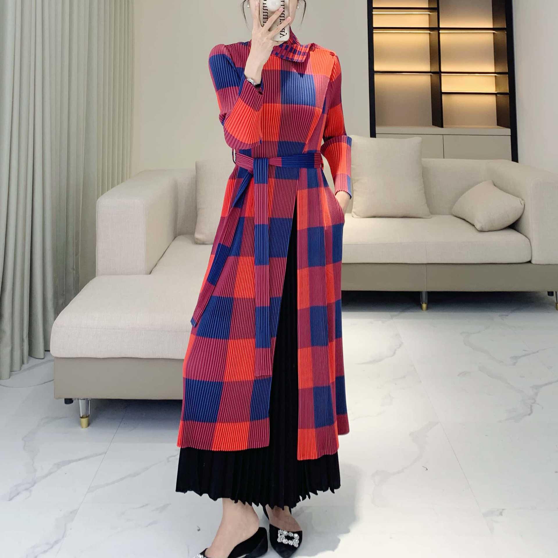 Женский плиссированный тренч в гусиную лапку, отложной воротник, пояс, свободный крой, универсальный, высокого класса. One Size (Fits 90-160 Jin) красный
Женский плиссированный тренч в гусиную лапку, отложной воротник, пояс, свободный крой, универсальный, высокого класса. One Size (Fits 90-160 Jin) красный