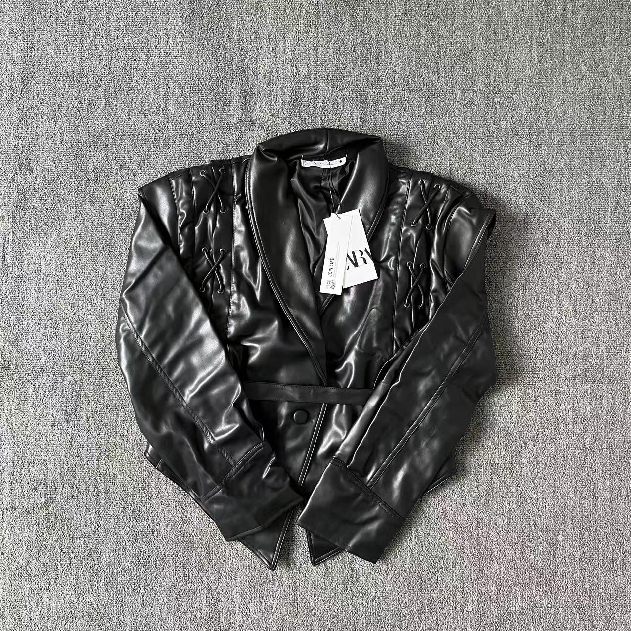 Женская мотоциклетная куртка из искусственной кожи - Коллекция Осень/Зима 2024 Large чёрный
Женская мотоциклетная куртка из искусственной кожи - Коллекция Осень/Зима 2024 Large чёрный