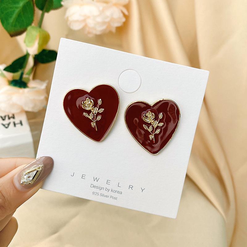925 Sterling Silver Red Heart Stud Earrings - Simple, Fashionable Ear Jewelry for Girls
925 Sterling Silver Red Heart Stud Earrings - Simple, Fashionable Ear Jewelry for Girls