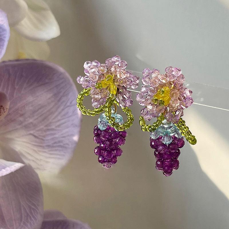 Small fresh grape flower fringed earrings Korean girl heart sweet stud earrings new cute versatile earrings
Small fresh grape flower fringed earrings Korean girl heart sweet stud earrings new cute versatile earrings
