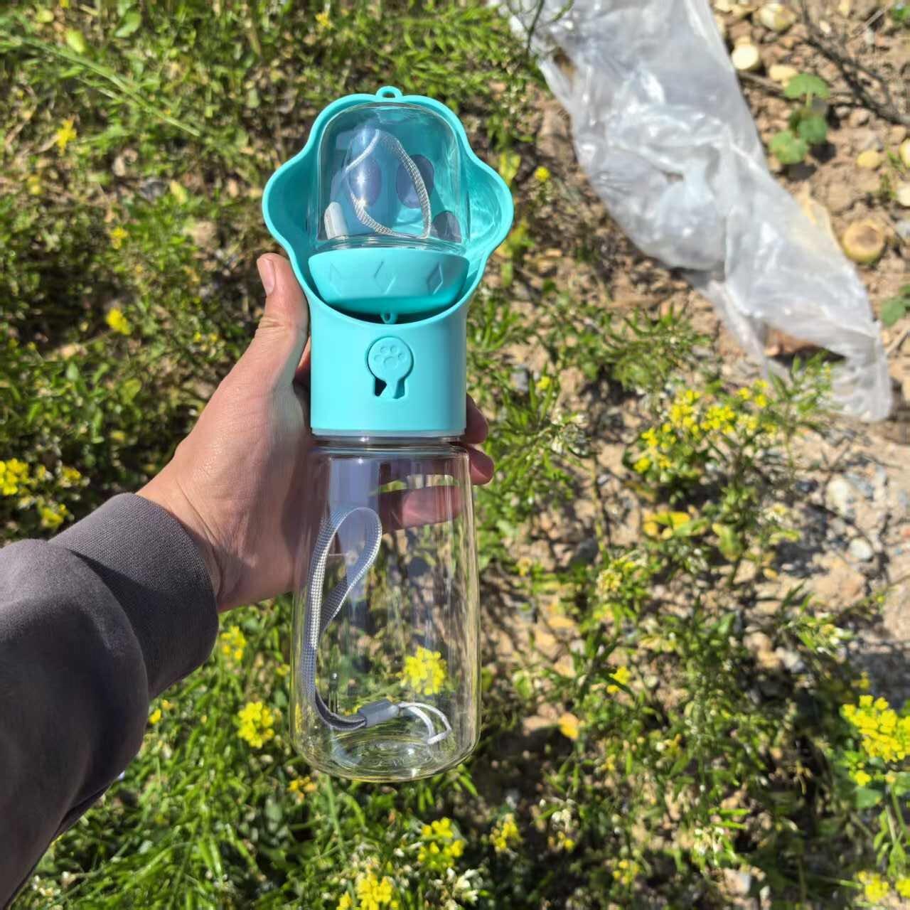 Portable Pet Water Bottle with Food Storage 550ml Capacity Outdoor Dog Cat Drinking Cup Leak Proof Design with Paw Print Pattern One Size синий
Portable Pet Water Bottle with Food Storage 550ml Capacity Outdoor Dog Cat Drinking Cup Leak Proof Design with Paw Print Pattern One Size синий