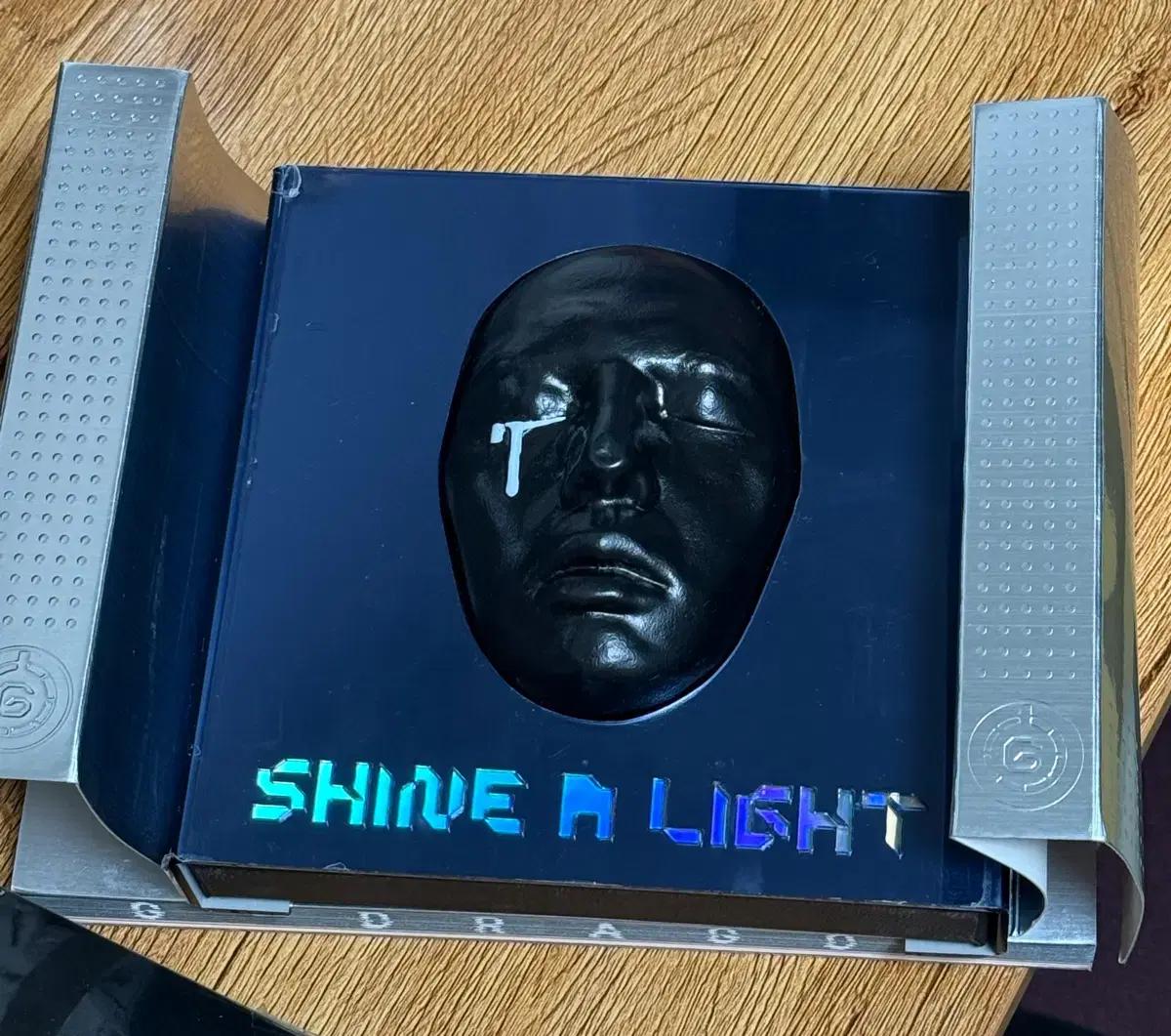 G-DRAGON GD SHINE A LIGHT DVD Uncensored Edition + Photobook Used
G-DRAGON GD SHINE A LIGHT DVD Uncensored Edition + Photobook Used