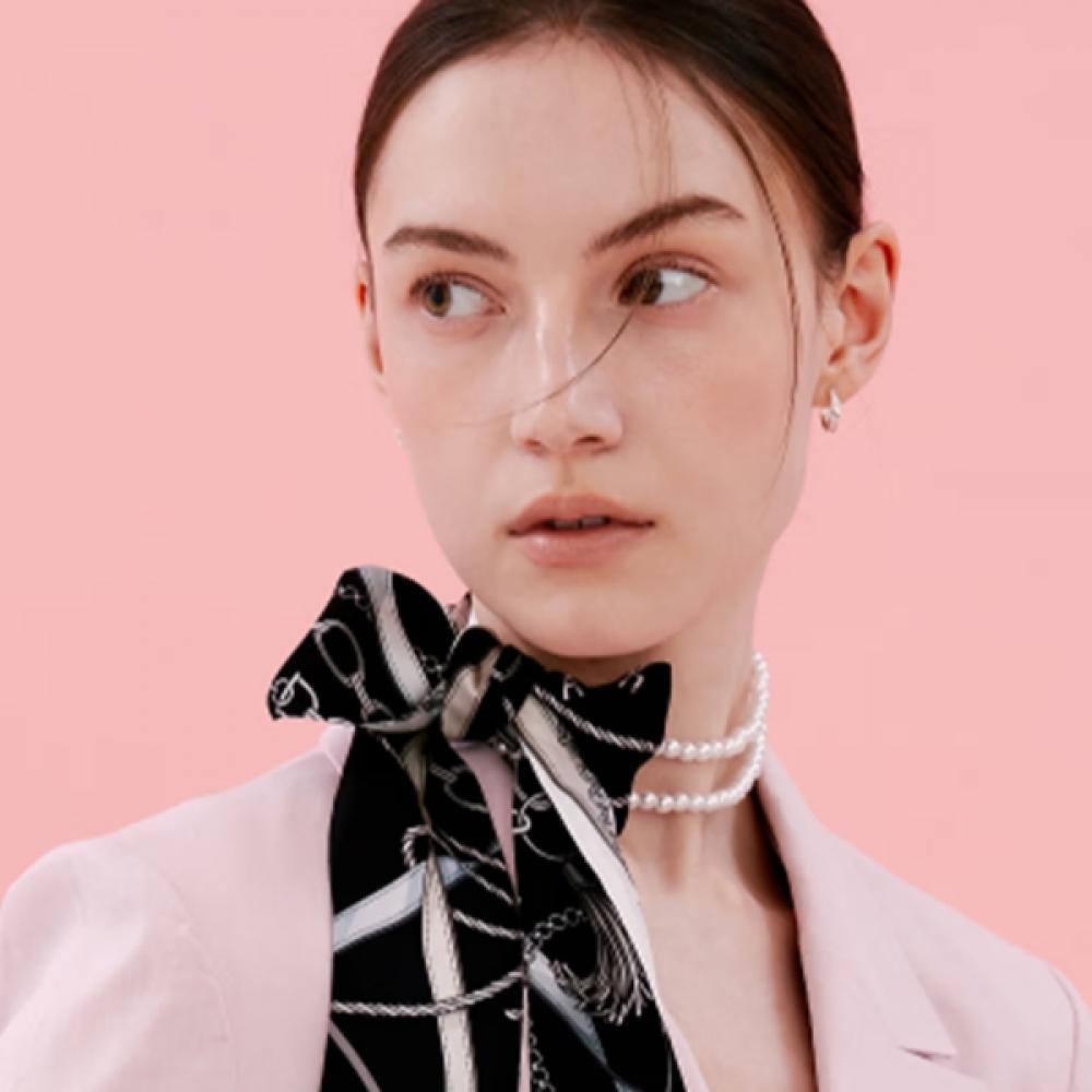 Daks Black Print Silk Scarf Dcsc6e256bk Single option
Daks Black Print Silk Scarf Dcsc6e256bk Single option