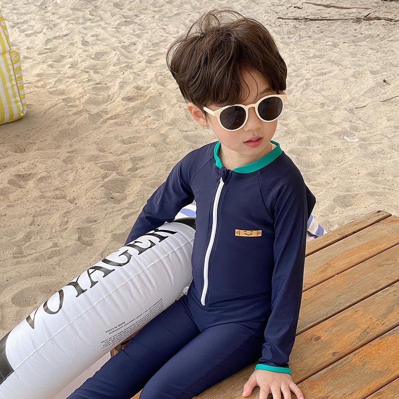Korean Style Boys Smiley Face Quick-Dry Long-Sleeve Swimsuit 140 cm темно-синього кольору
Korean Style Boys Smiley Face Quick-Dry Long-Sleeve Swimsuit 140 cm темно-синього кольору