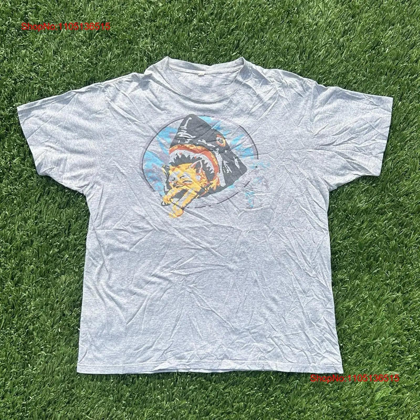 Pineapple Express Saul Silver Shark Eating Kitten Gray Movie T Shirt L vintage Washed Stretched fashion Unisex designer clothes 5XL різнокольоровий
Pineapple Express Saul Silver Shark Eating Kitten Gray Movie T Shirt L vintage Washed Stretched fashion Unisex designer clothes 5XL різнокольоровий