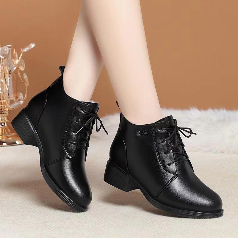 Женские ботинки Мартин в британском стиле, удобные, модные осень-зима 2025, повседневные, в зарубежном стиле, теплые, нескользящие, универсальные бархатные ботинки 40 чёрный
Женские ботинки Мартин в британском стиле, удобные, модные осень-зима 2025, повседневные, в зарубежном стиле, теплые, нескользящие, универсальные бархатные ботинки 40 чёрный