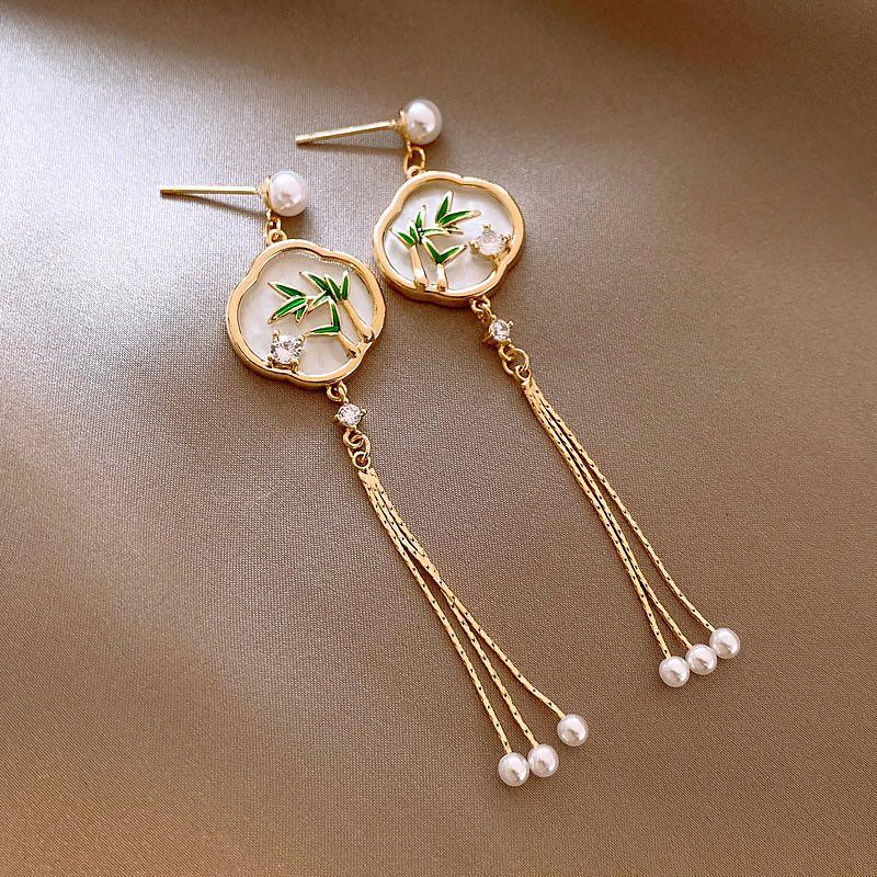 Bring In Wealth and Treasure Gourd Earrings Female Earrings Fancy Accessible Luxury Xuanxue Wangcai Earrings New Chinese Style National Style Earrings New Chinese style green leaf tassel
Bring In Wealth and Treasure Gourd Earrings Female Earrings Fancy Accessible Luxury Xuanxue Wangcai Earrings New Chinese Style National Style Earrings New Chinese style green leaf tassel