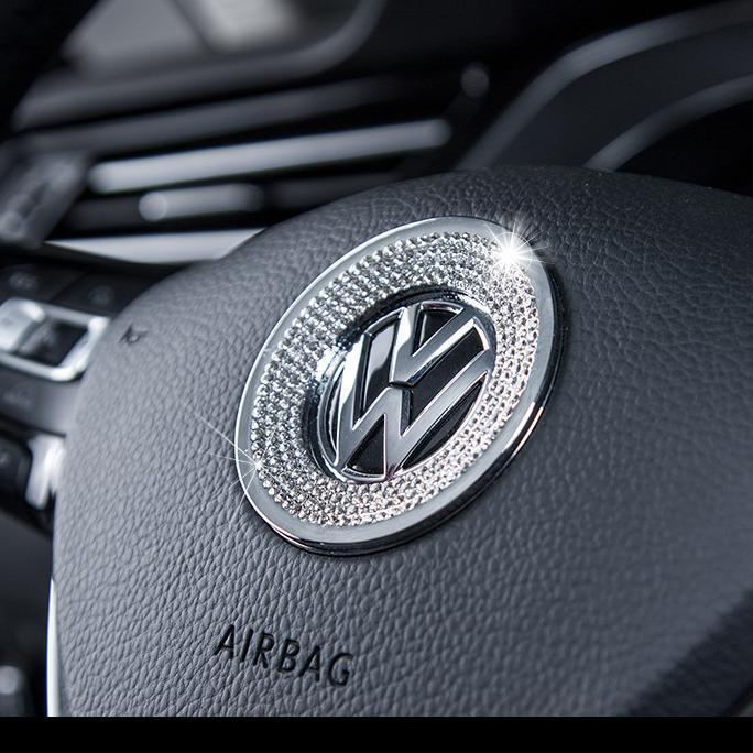 Логотип Volkswagen на руле Наклейка с кристаллами Алмазная вставка Polo Tiguan Lavida Golf Lamando Модификация салона
Логотип Volkswagen на руле Наклейка с кристаллами Алмазная вставка Polo Tiguan Lavida Golf Lamando Модификация салона