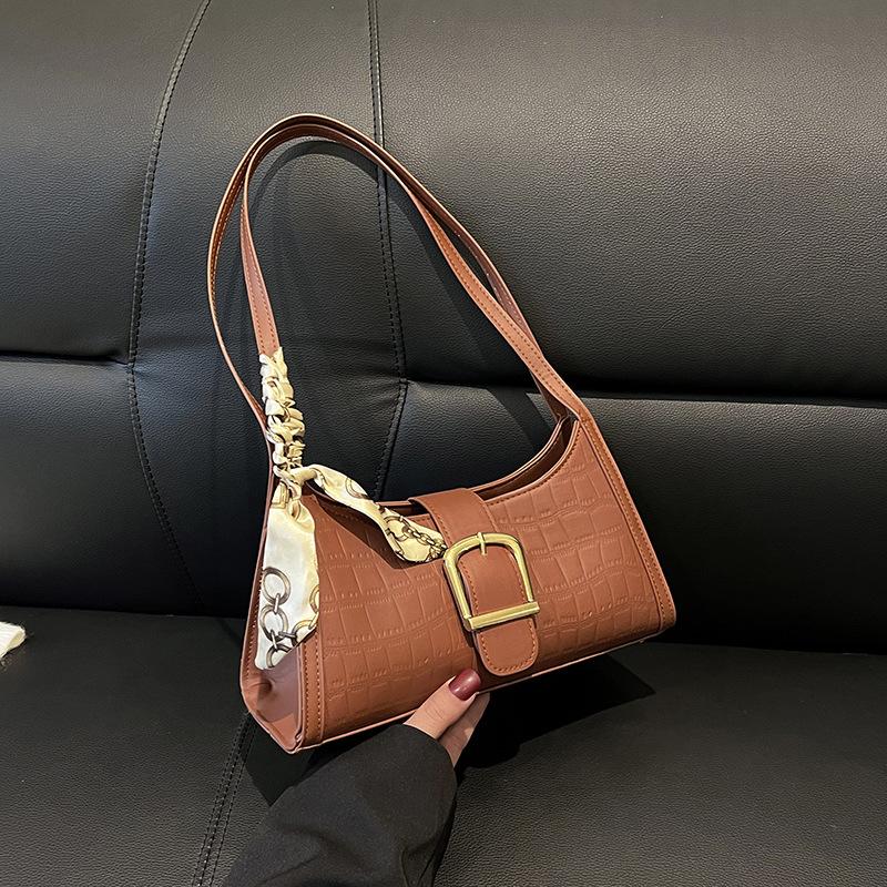 Temperament retro women s bag 2025 winter simple shoulder armpit bag casual silk scarf portable small square bag коричневий
Temperament retro women s bag 2025 winter simple shoulder armpit bag casual silk scarf portable small square bag коричневий