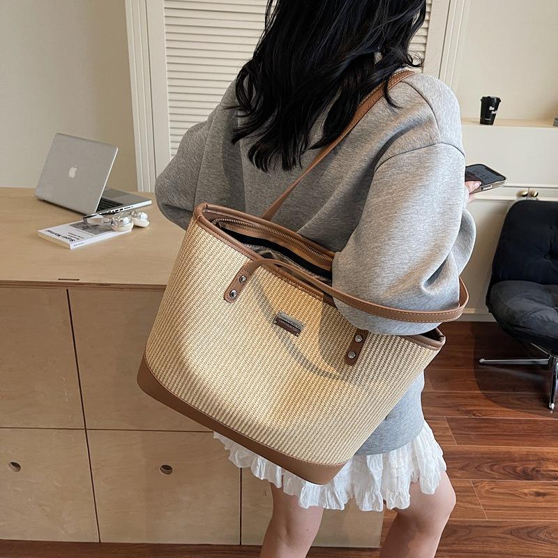 Bag women s large-capacity 2025 spring and summer new versatile shoulder bag tote bag woven bag чёрный
Bag women s large-capacity 2025 spring and summer new versatile shoulder bag tote bag woven bag чёрный