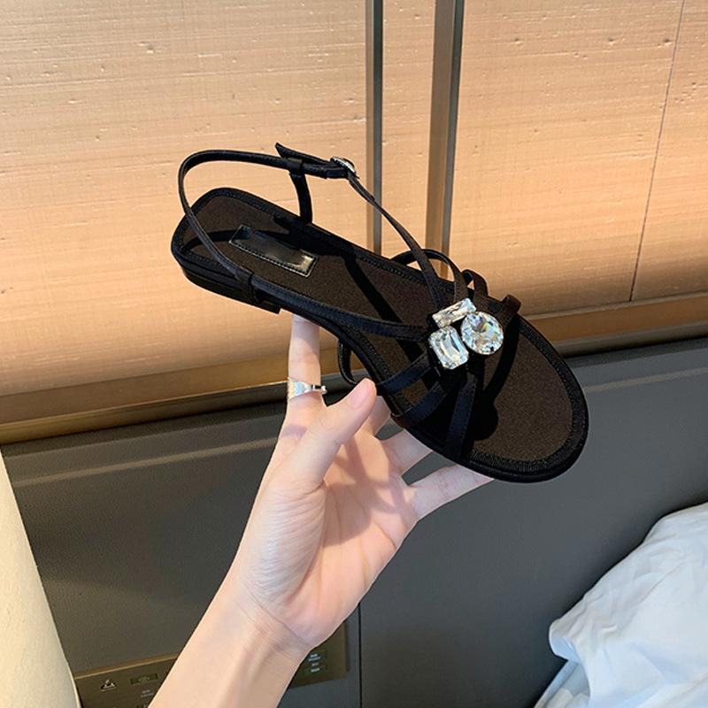 Женские повседневные босоножки с инкрустацией из бриллиантов 2024 года, летняя новая мода с открытым носком, элегантная трендовая весенняя женская обувь 40 чёрный
Женские повседневные босоножки с инкрустацией из бриллиантов 2024 года, летняя новая мода с открытым носком, элегантная трендовая весенняя женская обувь 40 чёрный