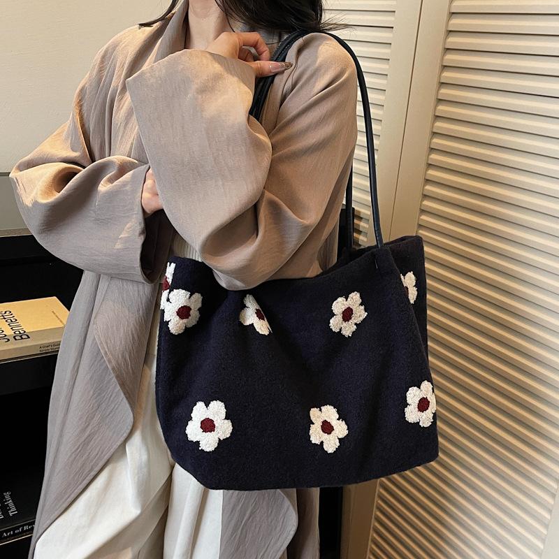 New Sweet Texture and Simple Shoulder Bags for Women Fluffy Versatile Causal Tote Handle Bags Fashi Commuting Bags for Travel чёрный
New Sweet Texture and Simple Shoulder Bags for Women Fluffy Versatile Causal Tote Handle Bags Fashi Commuting Bags for Travel чёрный