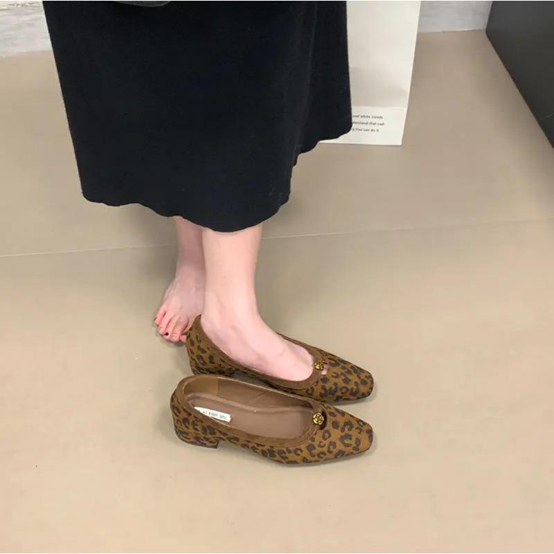 2025 Spring and Autumn New Fashion Versatile Xiaoxiangfeng Temperament Low Heel Splicing Doudou Shoes Women s French Pedal 39 цветной печати леопарда
2025 Spring and Autumn New Fashion Versatile Xiaoxiangfeng Temperament Low Heel Splicing Doudou Shoes Women s French Pedal 39 цветной печати леопарда