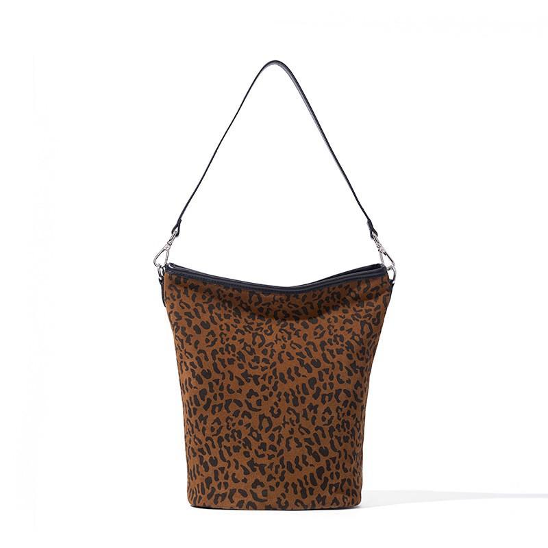 Retro One Shoulder Genuine Leather Women s Bag Top Layer Anti Velvet Frosted Cowhide Explosive Bucket Stylish Commuting Armpit 21x17x29CM цветной печати леопарда
Retro One Shoulder Genuine Leather Women s Bag Top Layer Anti Velvet Frosted Cowhide Explosive Bucket Stylish Commuting Armpit 21x17x29CM цветной печати леопарда