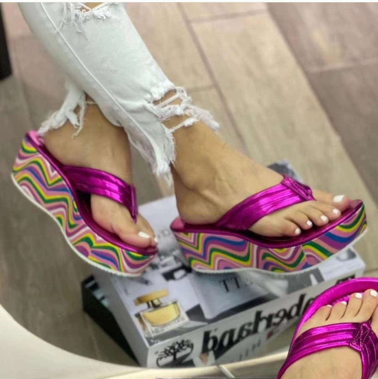 2024 summer women brand new large color thick bottom herringbone slippers slope heel beach sandals women slippers 36-43
2024 summer women brand new large color thick bottom herringbone slippers slope heel beach sandals women slippers 36-43