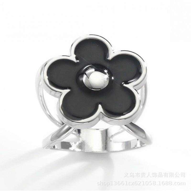Silk Scarf Buckle New Flower Drip Oil Shawl Multifunctional Corner Square
Silk Scarf Buckle New Flower Drip Oil Shawl Multifunctional Corner Square