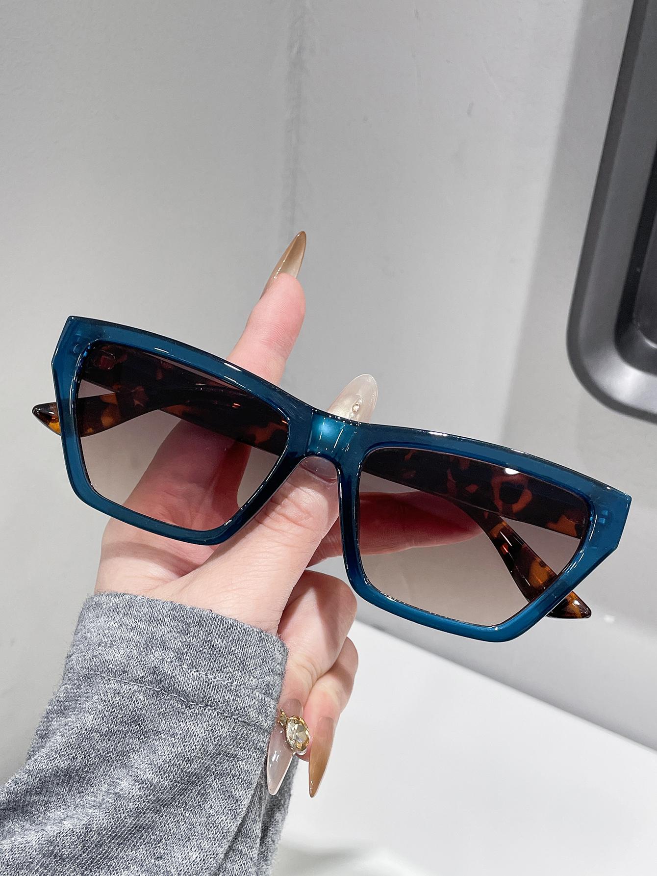 Unisex Retro Minimalist Style Fashion Glasses Asymmetrical Shape Suitable for Daily Wear Photography And Driving
Unisex Retro Minimalist Style Fashion Glasses Asymmetrical Shape Suitable for Daily Wear Photography And Driving