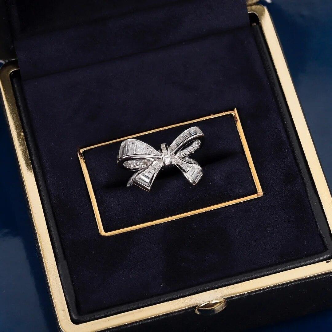 Hot Sale Famous Brand Pure 925 Sterling Silver Fashion Party Jewelry Women Bowknot 5A Zircon Luxury Rings Engagement Gifts Ring
Hot Sale Famous Brand Pure 925 Sterling Silver Fashion Party Jewelry Women Bowknot 5A Zircon Luxury Rings Engagement Gifts Ring