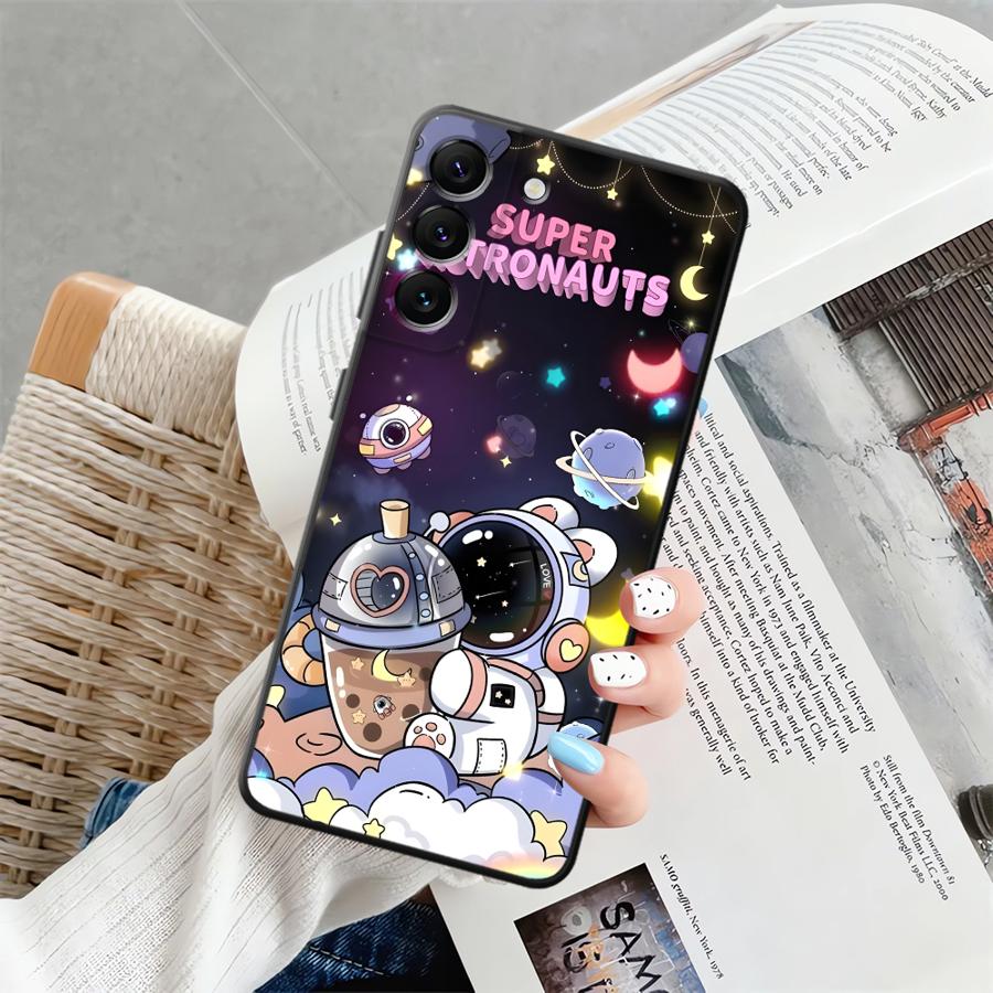 Cartoon Astronaut Phone Cover Case for Samsung Galaxy A55 A37 A57 A15 A73 A51 A53 A17 A05 A23 A06 A25 A16 A52 A36 A70 A50 A13 Galaxy A71 4G
Cartoon Astronaut Phone Cover Case for Samsung Galaxy A55 A37 A57 A15 A73 A51 A53 A17 A05 A23 A06 A25 A16 A52 A36 A70 A50 A13 Galaxy A71 4G