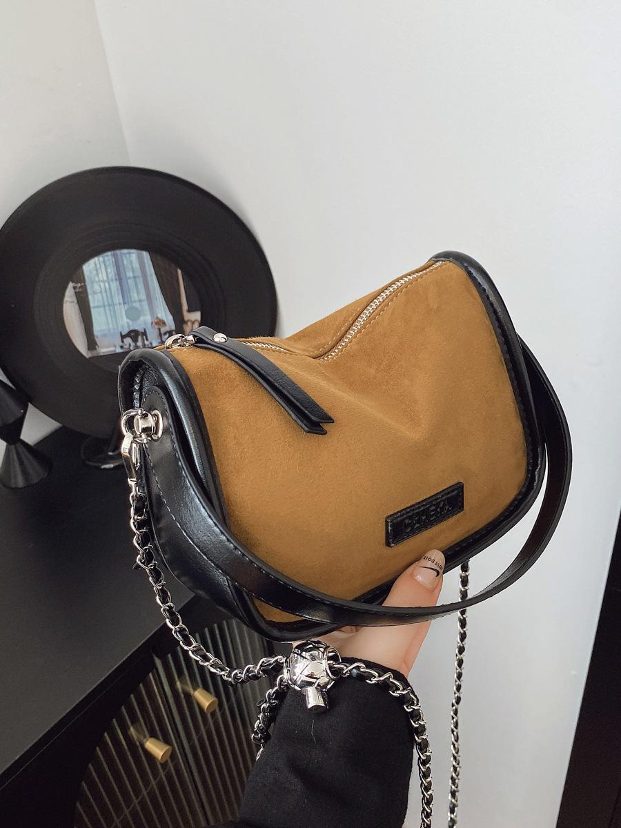 Underarm bag women s autumn versatile fashion chain shoulder messenger bag high-end sense work small bag Coffee with brown
Underarm bag women s autumn versatile fashion chain shoulder messenger bag high-end sense work small bag Coffee with brown