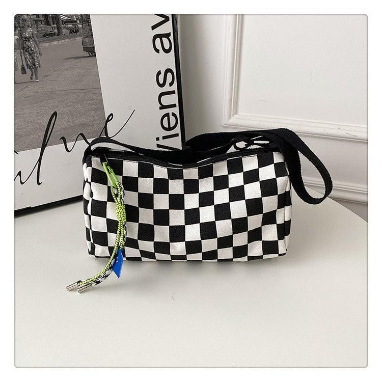 Fashionable And Chic 2024 Autumn Winter Checkerboard Shoulder Bag For Women чорний
Fashionable And Chic 2024 Autumn Winter Checkerboard Shoulder Bag For Women чорний
