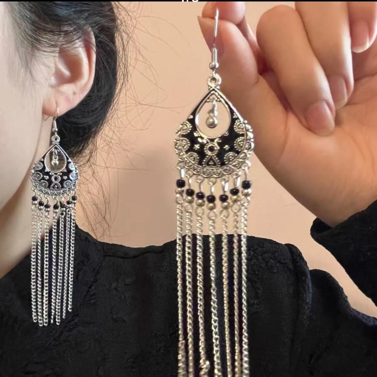 Черные полосатые колокольчики с каплями воды Су в богемном национальном стиле, длинные серьги с кисточками в стиле ретро, темпераментные, высококачественные преувеличенные зажимы для ушей
Черные полосатые колокольчики с каплями воды Су в богемном национальном стиле, длинные серьги с кисточками в стиле ретро, темпераментные, высококачественные преувеличенные зажимы для ушей