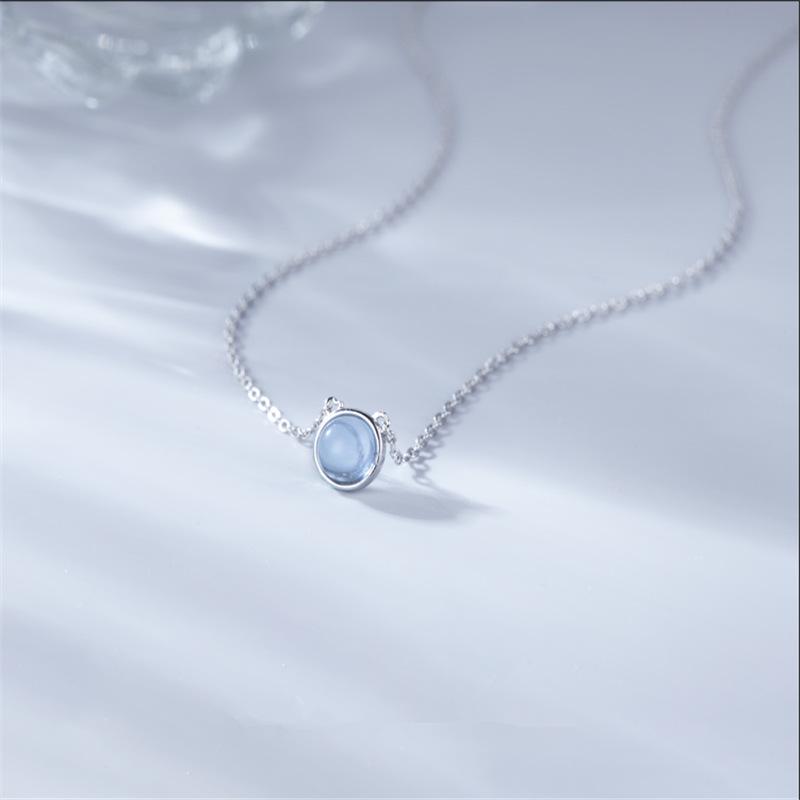 Ocean Heart Blue Pendant Necklace for Women - Stylish Clavicle Chain with a Modern, Minimalist Design
Ocean Heart Blue Pendant Necklace for Women - Stylish Clavicle Chain with a Modern, Minimalist Design