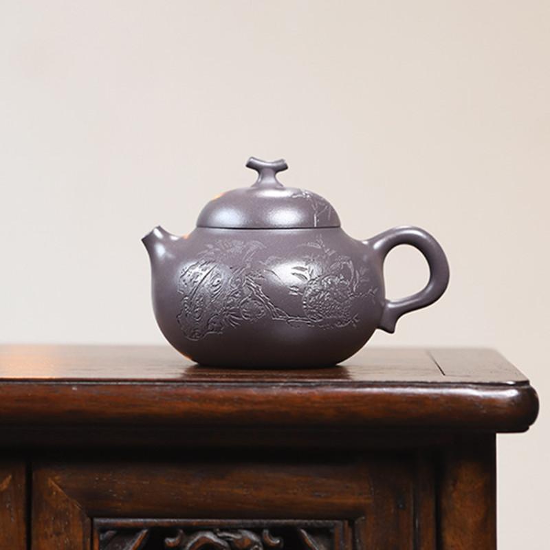 210ml Chinese Yixing Purple Clay Teapot Beauty Tea Infuser Kettle Handmade Eggplant Shape Tea Pot Household Zisha Tea Set Gifts
210ml Chinese Yixing Purple Clay Teapot Beauty Tea Infuser Kettle Handmade Eggplant Shape Tea Pot Household Zisha Tea Set Gifts