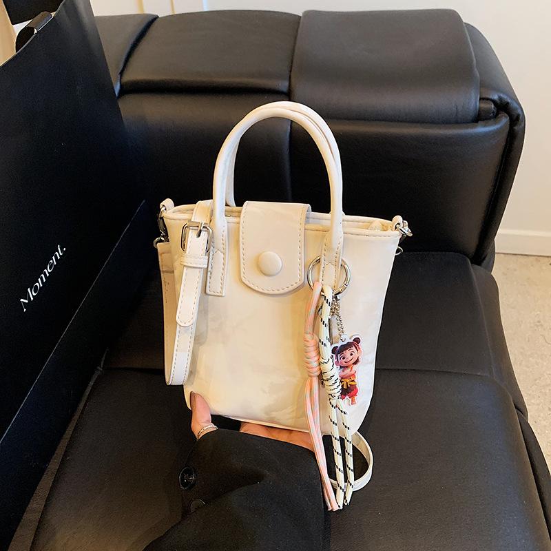 Женская сумка через плечо, новая модная повседневная сумка-мессенджер
Женская сумка через плечо, новая модная повседневная сумка-мессенджер