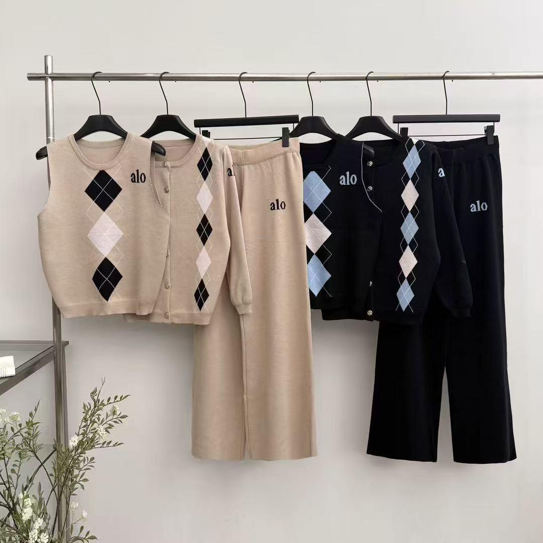 Women s Spring & Fall Style: Color Block Diamond Pattern Knit Vest, Round Neck Sweater, and Wide-Leg Pants Set. One Size хакі
Women s Spring & Fall Style: Color Block Diamond Pattern Knit Vest, Round Neck Sweater, and Wide-Leg Pants Set. One Size хакі