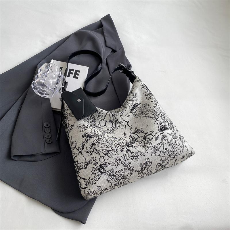 Spring New Large Capacity Casual and Simple Tote Bag Fashiable and Versatile Shoulder Bag Simple Casual Durable Daily Bag чёрный
Spring New Large Capacity Casual and Simple Tote Bag Fashiable and Versatile Shoulder Bag Simple Casual Durable Daily Bag чёрный