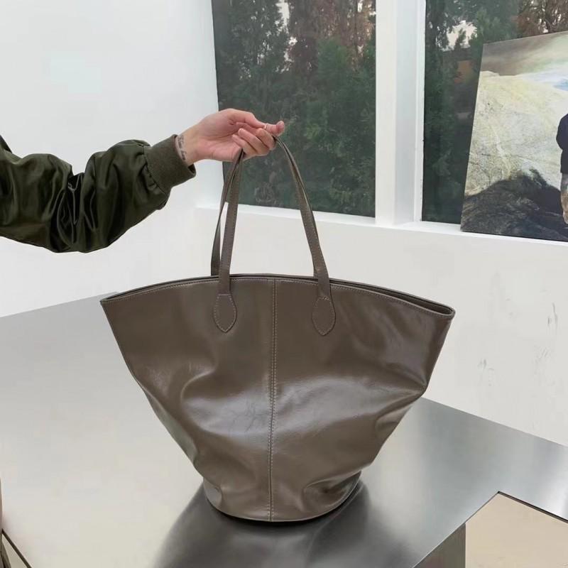 2025 New Online Celebrity Same Style Fashionable All-match Dark Heavy Industry Design Large Capacity Tote Portable Shoulder Bag Women сірий
2025 New Online Celebrity Same Style Fashionable All-match Dark Heavy Industry Design Large Capacity Tote Portable Shoulder Bag Women сірий