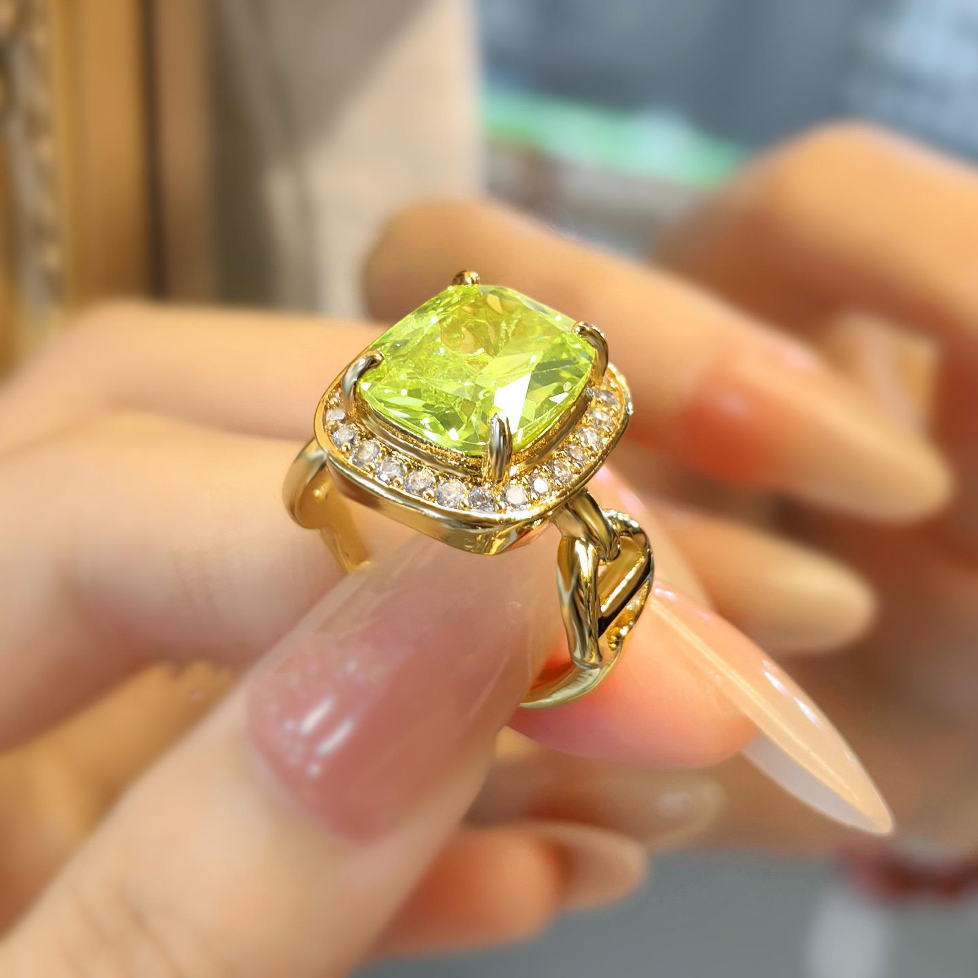 Темпераментное кольцо цвета яблочно-зеленого цвета с носом поросенка, женское, легкая роскошь, бриллиант с высоким содержанием углерода, мятного цвета, сокровище, открытое регулируемое кольцо opening adjustable
Темпераментное кольцо цвета яблочно-зеленого цвета с носом поросенка, женское, легкая роскошь, бриллиант с высоким содержанием углерода, мятного цвета, сокровище, открытое регулируемое кольцо opening adjustable