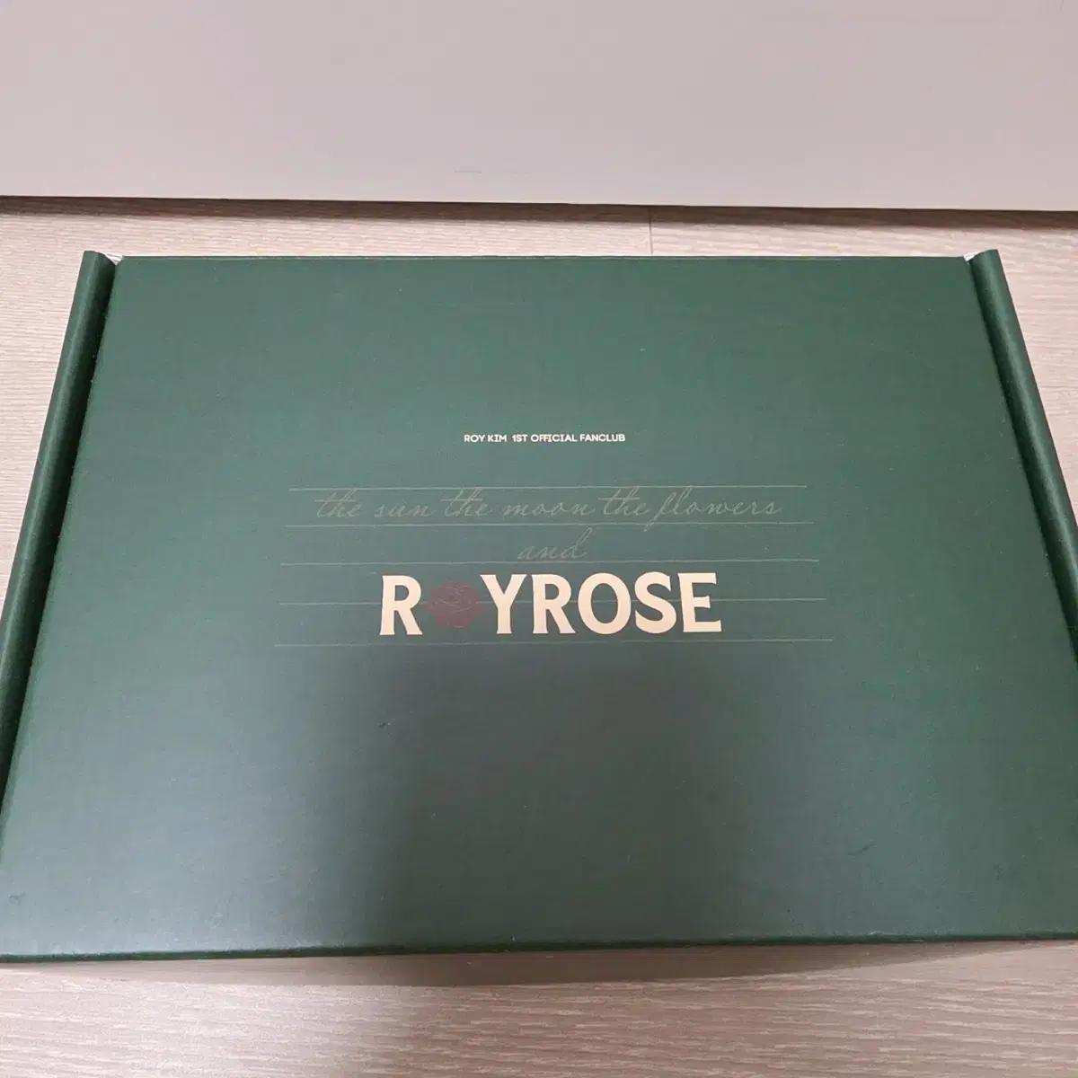 Roy Kim Roy Rose 1st Fan Kit
Roy Kim Roy Rose 1st Fan Kit