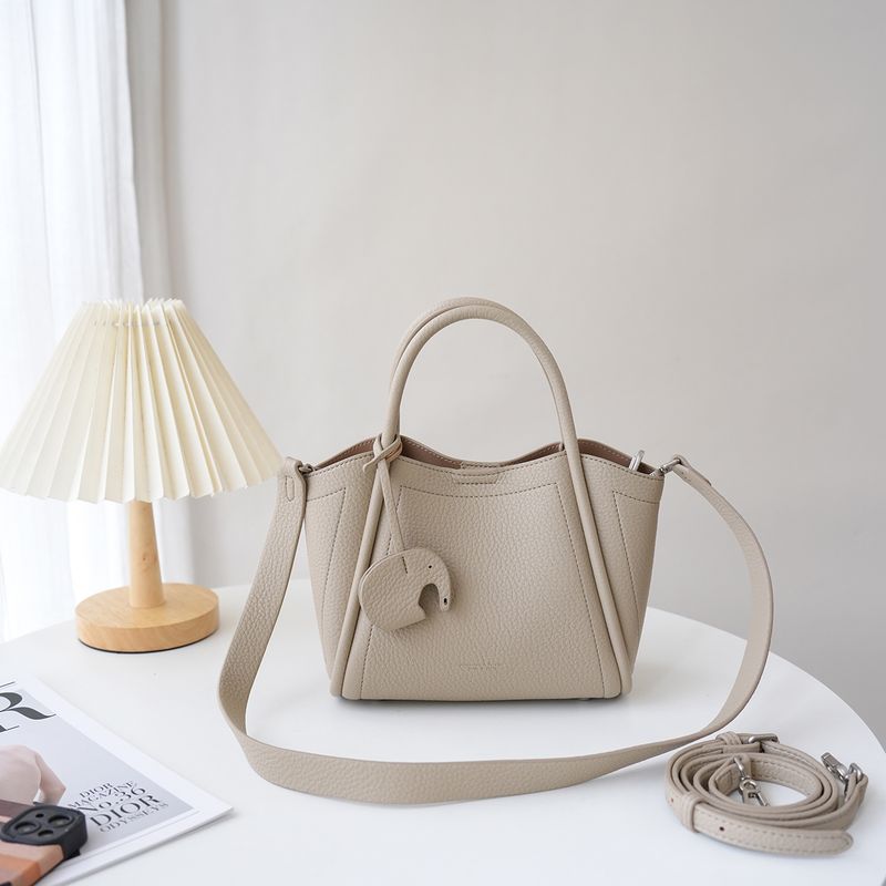 Vegetable Basket Satchel Soft Leather Casual Shoulder Bag Windbreaker khaki
Vegetable Basket Satchel Soft Leather Casual Shoulder Bag Windbreaker khaki