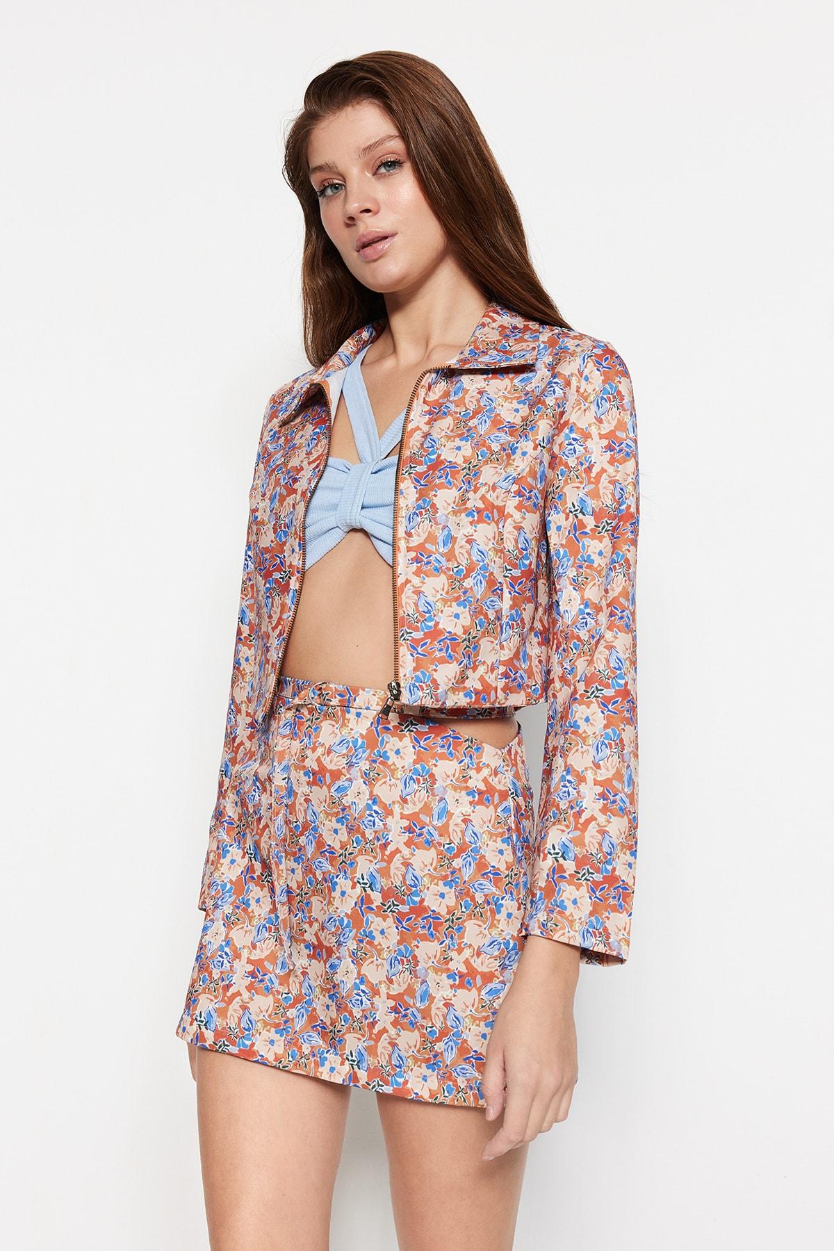 Jacket - White - Fitted
Jacket - White - Fitted