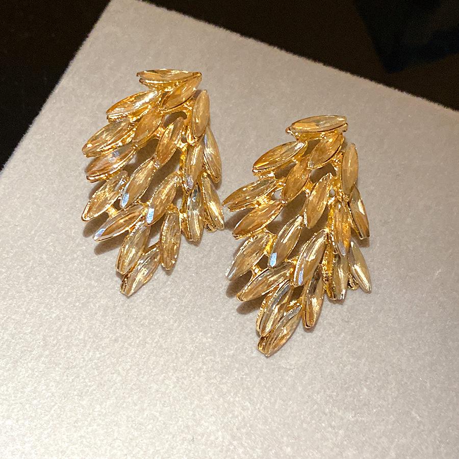 Silver needle diamond rhombus rice earrings European and American retro fashion exquisite earrings light luxury high-end temperament earrings women
Silver needle diamond rhombus rice earrings European and American retro fashion exquisite earrings light luxury high-end temperament earrings women