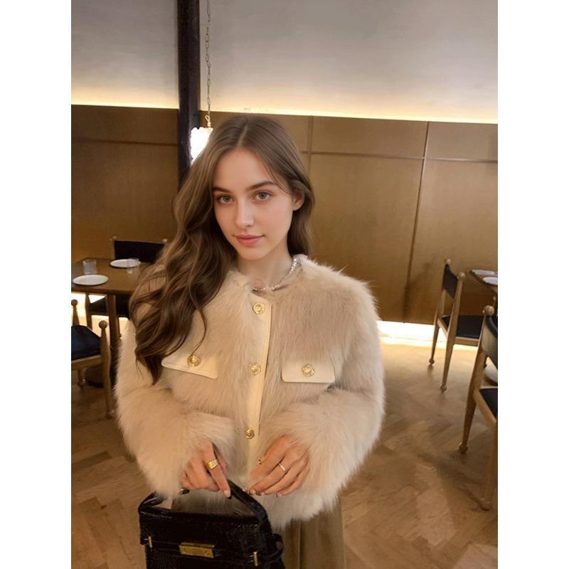 Fashion Cream Faux Fur Jacket with Gold Buttons Elegant Casual Outerwear S абрикосовий
Fashion Cream Faux Fur Jacket with Gold Buttons Elegant Casual Outerwear S абрикосовий