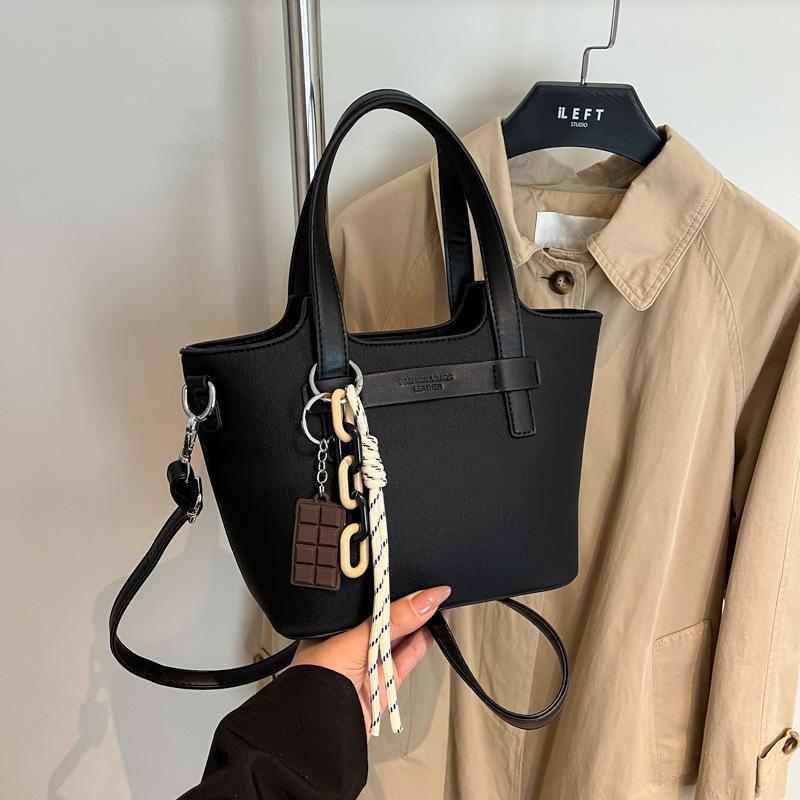 Ретро маленькая сумка женская осень и зима универсальная 2025 новая мода сумка через плечо мессенджер популярная инс портативная сумка-ведро чёрный