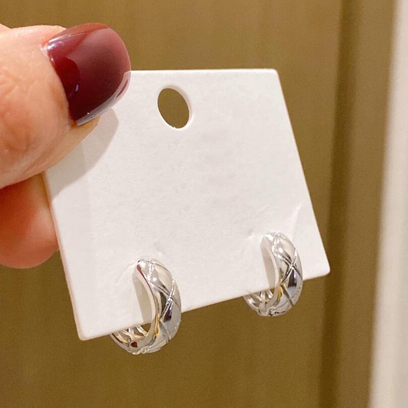 Girl s Light Luxury Small Fragrance Temperament Diamond Grid Earrings срібний
Girl s Light Luxury Small Fragrance Temperament Diamond Grid Earrings срібний