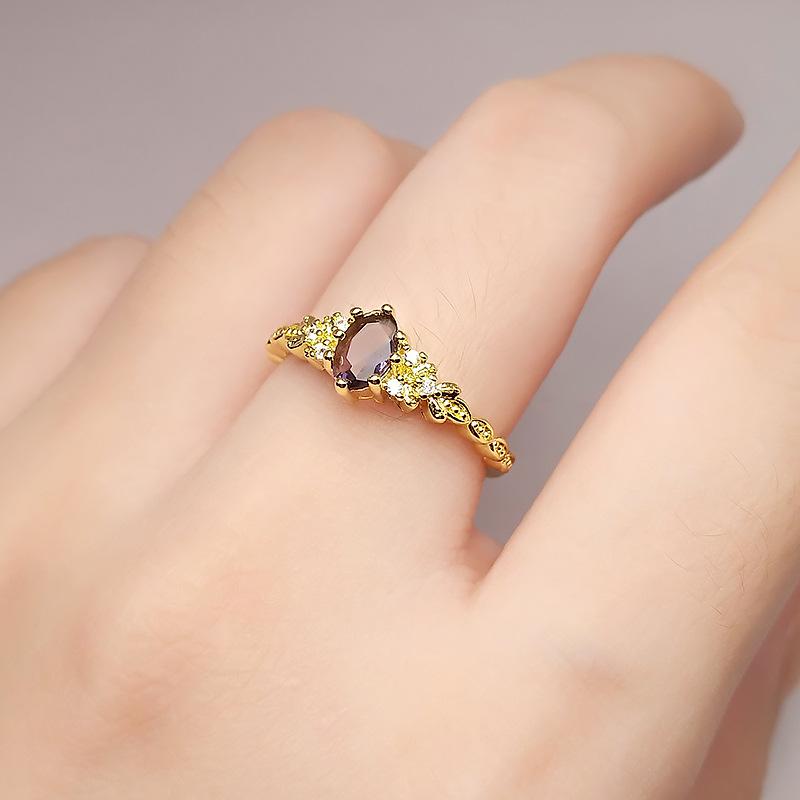 Кільце з імітацією аметисту Морі Жіноче Висококласне Відчуття Лист Порожній Дизайн Кільце з Бутоном Квітки No. 7
Кільце з імітацією аметисту Морі Жіноче Висококласне Відчуття Лист Порожній Дизайн Кільце з Бутоном Квітки No. 7