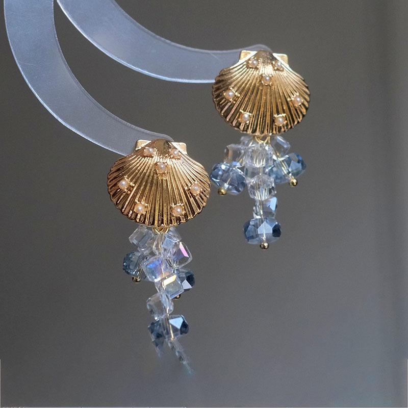 Pearl fringed earrings temperament light luxury high-end stud earrings niche fashion versatile personality earrings women
Pearl fringed earrings temperament light luxury high-end stud earrings niche fashion versatile personality earrings women