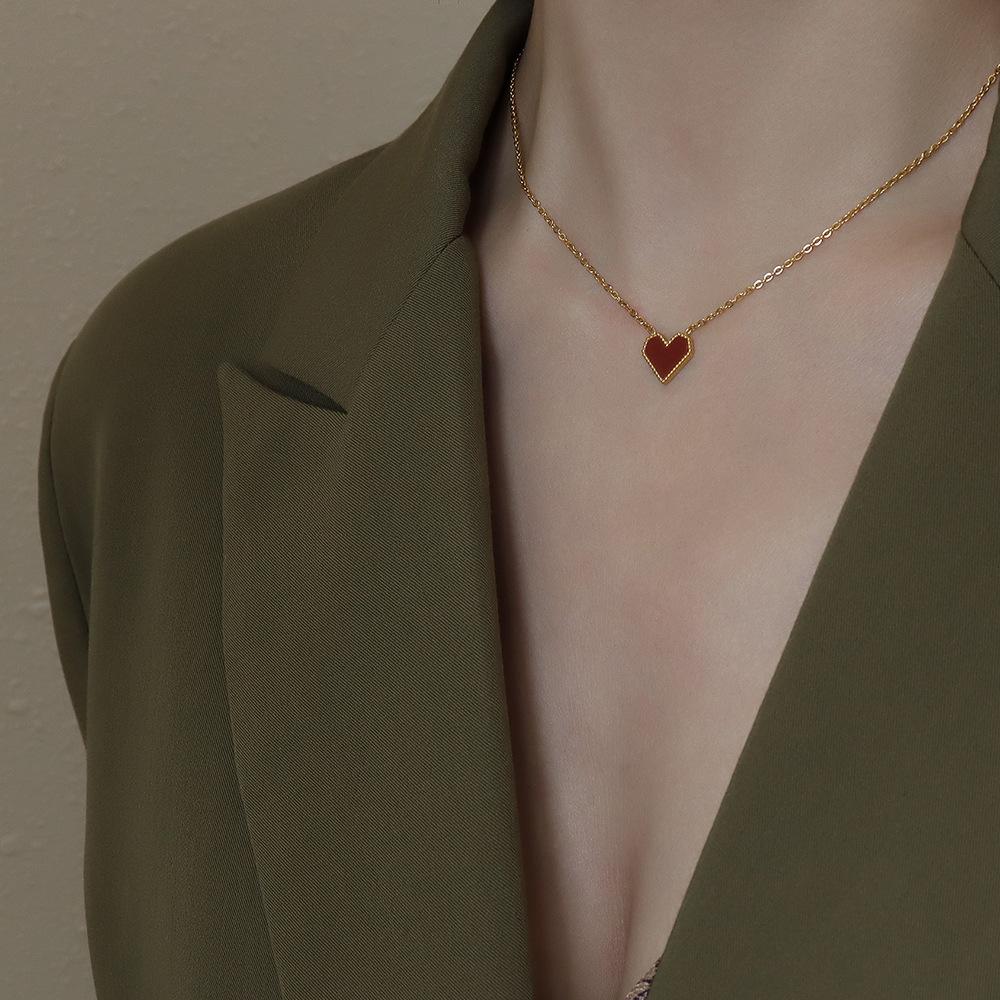 Легкое роскошное ожерелье-цепочка Love Collarbone из акрила, титановая сталь, 18-каратное золото, ретро-аксессуары в виде персикового сердца
Легкое роскошное ожерелье-цепочка Love Collarbone из акрила, титановая сталь, 18-каратное золото, ретро-аксессуары в виде персикового сердца