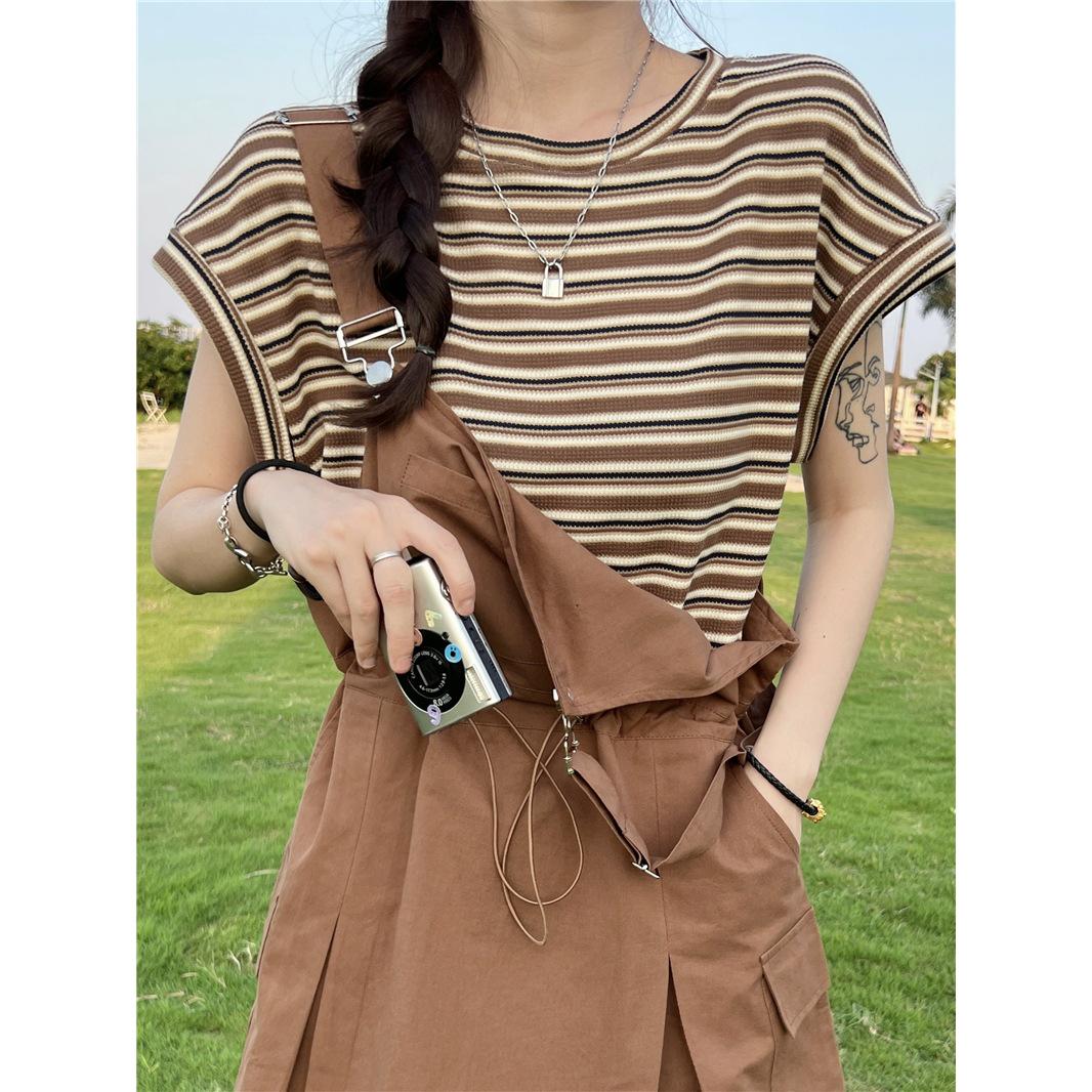 Korean Style Striped Short Sleeve T-shirt & Drawstring Waist Skirt Set S
Korean Style Striped Short Sleeve T-shirt & Drawstring Waist Skirt Set S