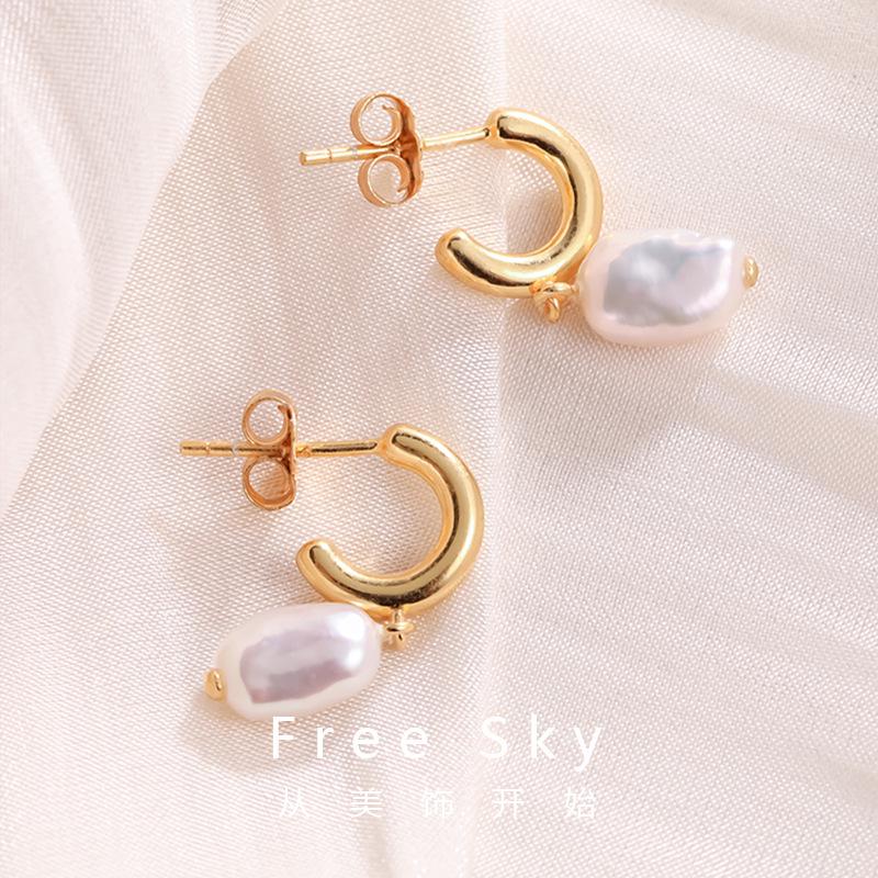 Vintage Baroque Freshwater Pearl and 18k Gold Plated Sterling Silver Dangle Earrings Sterling Silver
Vintage Baroque Freshwater Pearl and 18k Gold Plated Sterling Silver Dangle Earrings Sterling Silver