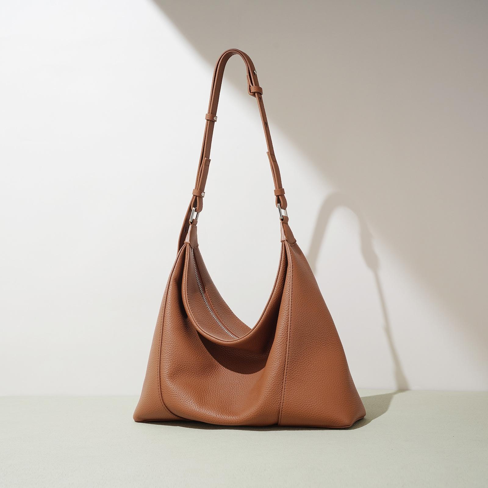 2025 new niche design premium soft leather leather shoulder women s bag fashion bag versatile messenger bag women s bag светло-серый
2025 new niche design premium soft leather leather shoulder women s bag fashion bag versatile messenger bag women s bag светло-серый