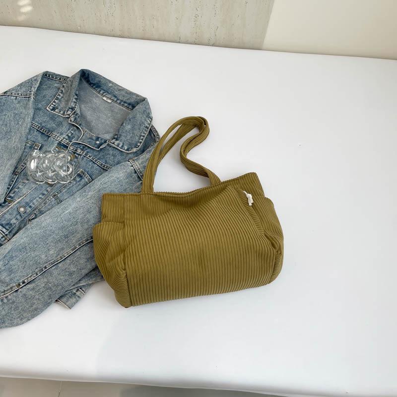 Женская сумка большой вместимости в корейском стиле: Универсальная сумка-тоут для поездок на работу и за покупками XY-8110
Женская сумка большой вместимости в корейском стиле: Универсальная сумка-тоут для поездок на работу и за покупками XY-8110