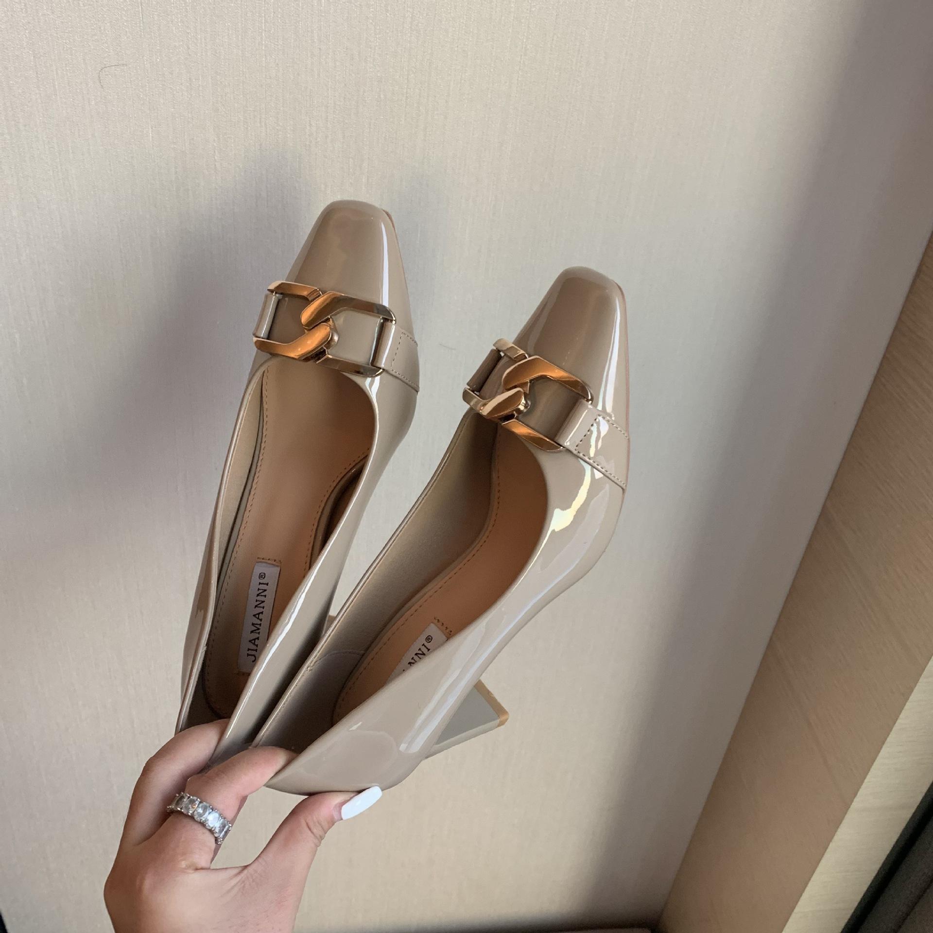 Ретро металлические цепные туфли-лодочки женские блестящие туфли Мэри Джейн с квадратным носком на шпильке на высоком каблуке для женщин 2024 года лакированная кожа talons hauts 4.5
Ретро металлические цепные туфли-лодочки женские блестящие туфли Мэри Джейн с квадратным носком на шпильке на высоком каблуке для женщин 2024 года лакированная кожа talons hauts 4.5